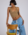 Kira is 5’10” and wearing P Cropped Tank Top in Desert Brown paired with light wash Denim Drop Pocket Pants