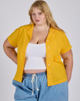 Juliet is 5’7” and wearing L Pantry Button-Up in Sunshine Yellow