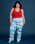 Ashley is 5’7” and wearing 1XL Work Pants in Sunny Cloud Airbrush paired with mustang red Tank Top