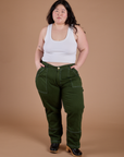Ashley is 5’7” and wearing 1XL Carpenter Jeans in Evergreen paired with a Cropped Tank in Vintage Tee White