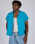 Isaac is 5’10” and wearing M Pantry Button-Up in Hawaiian Blue