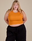 Juliet is 5’7” and wearing M Muscle Tee in Creamsicle Orange