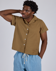 Isaac is 5’10” and wearing M Pantry Button-Up in Desert Brown