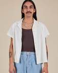 Anthony is 5’6” and wearing S Pantry Button-Up in Vintage Tee White