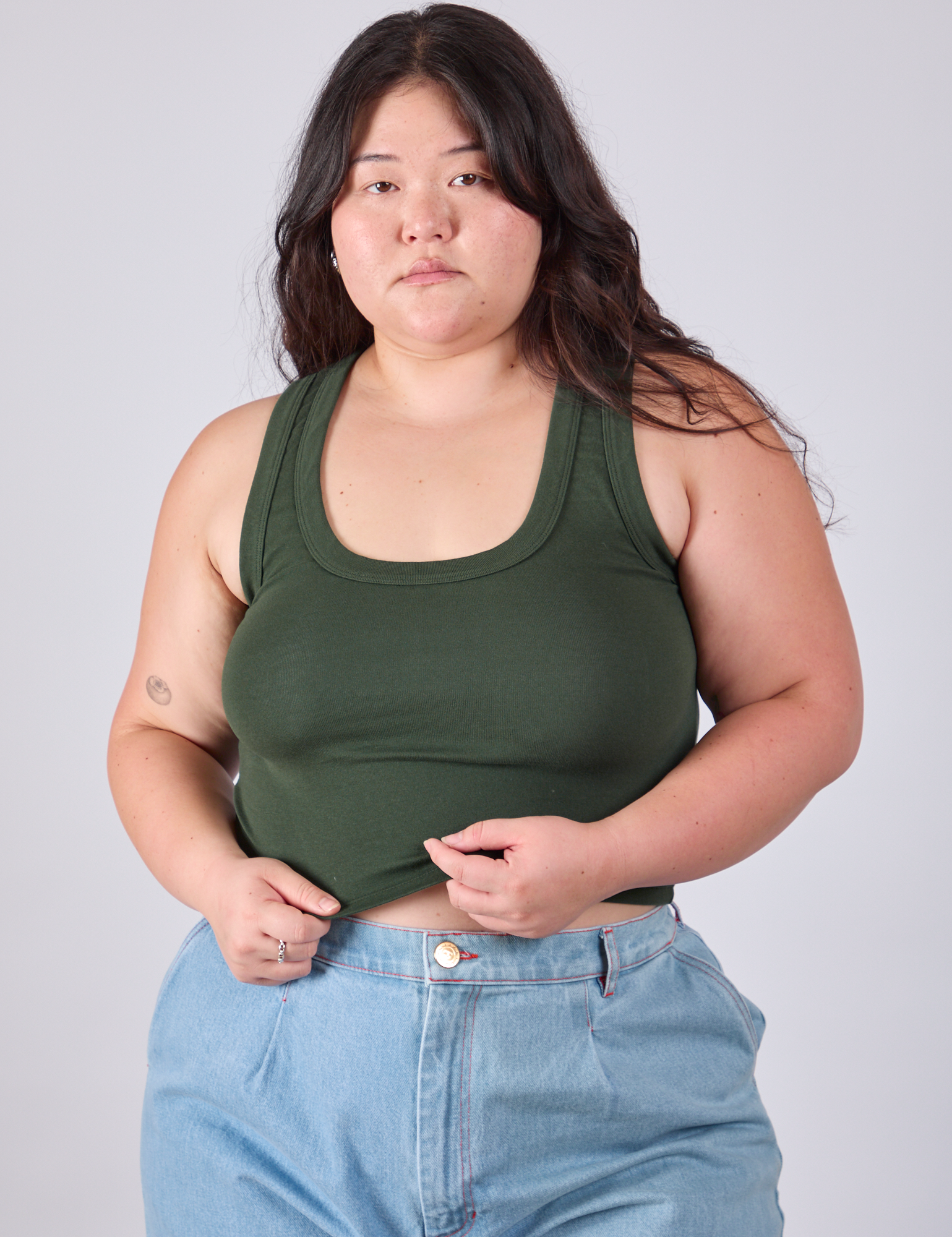 Ashley is 5'7" and wearing L Cropped Tank Top in Swamp Green
