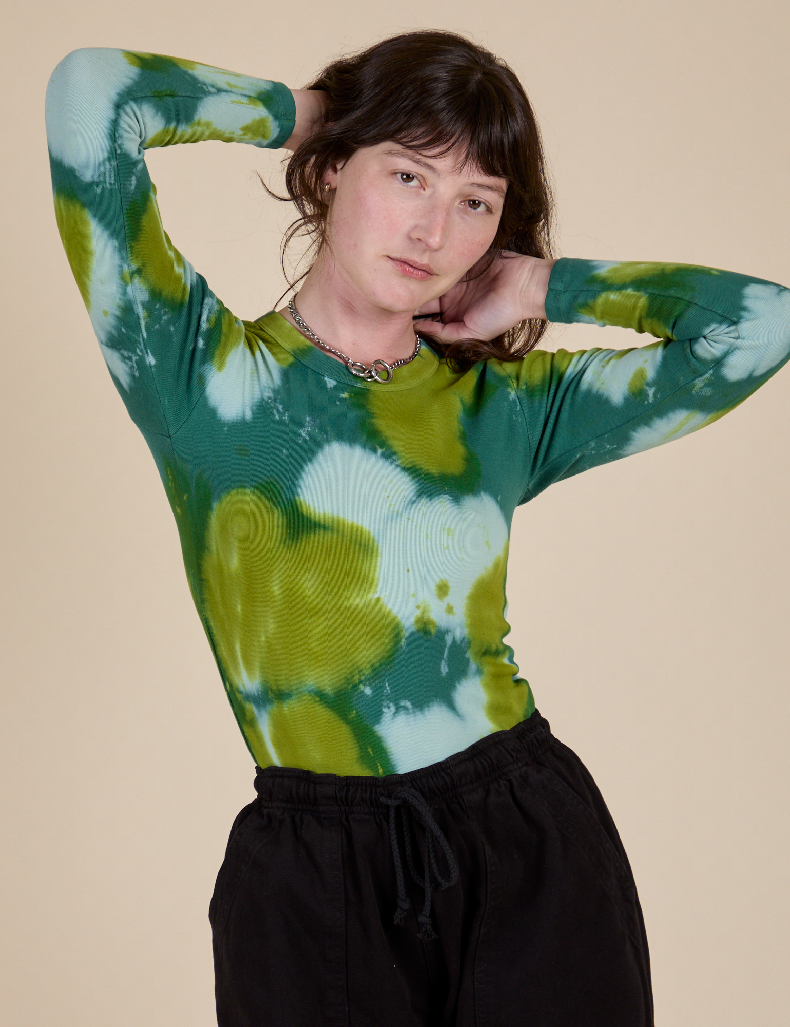 Alex is 5’8” and wearing P Long Sleeve Baby Tee in Green Magic Waters