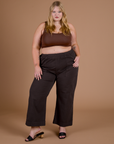 Juliet is 5’7” and wearing 1XL Action Pants in Espresso Brown paired with fudgesicle brown Mini Tank