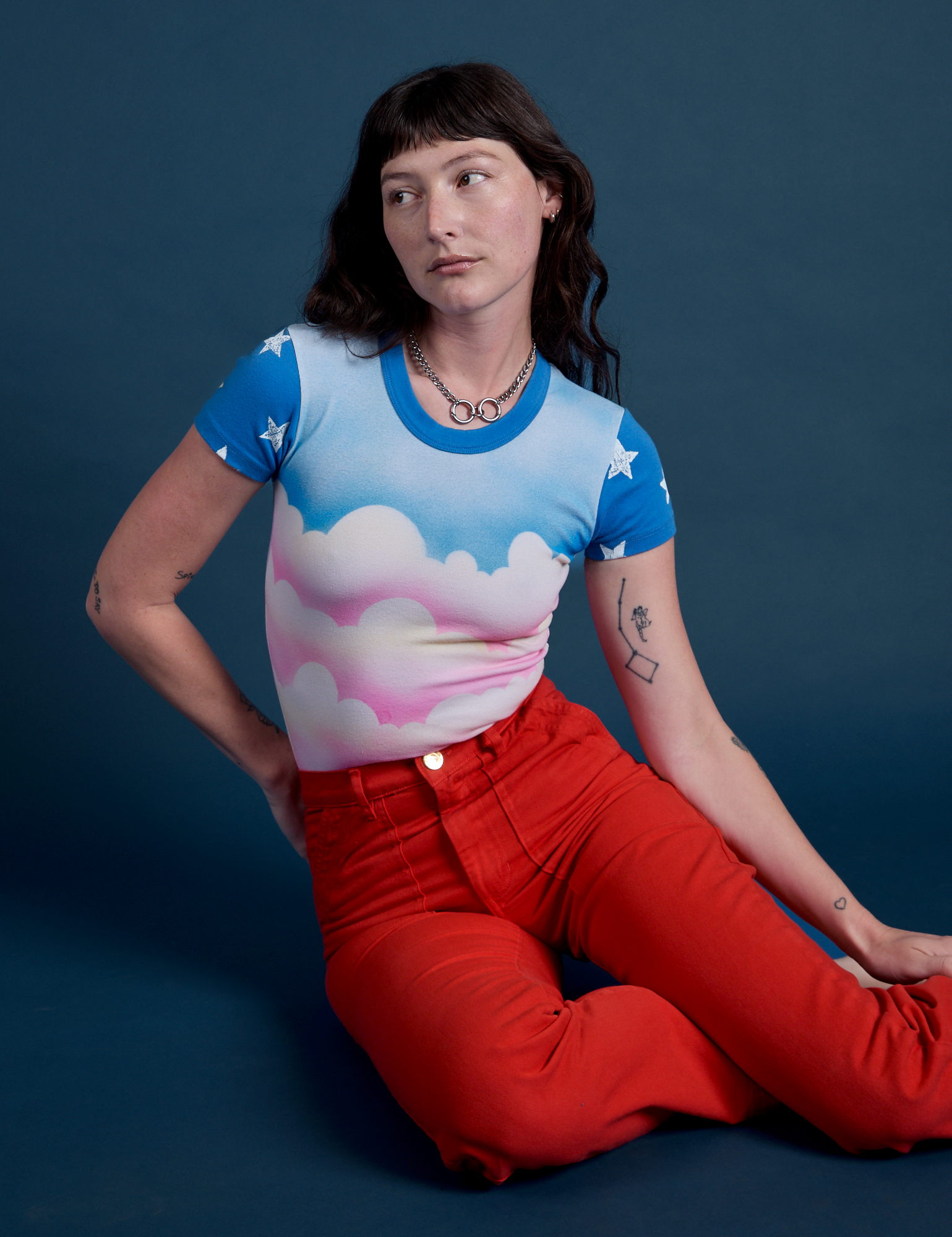 Alex is 5’8” and wearing P Airbrush Cloud Baby Tee paired with mustang red Work Pants