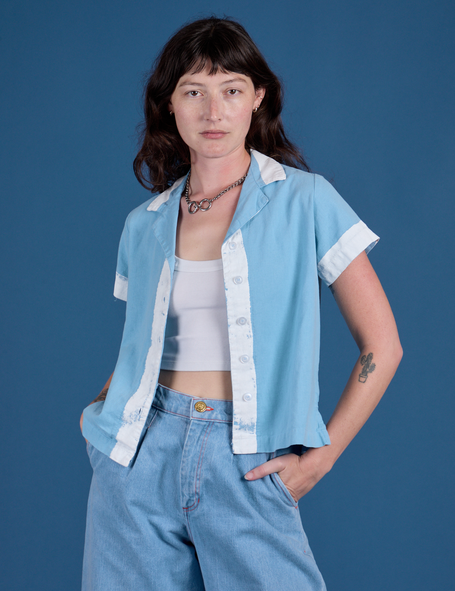 Alex is 5’8” and wearing P Painted Pantry Button-Up in Baby Blue