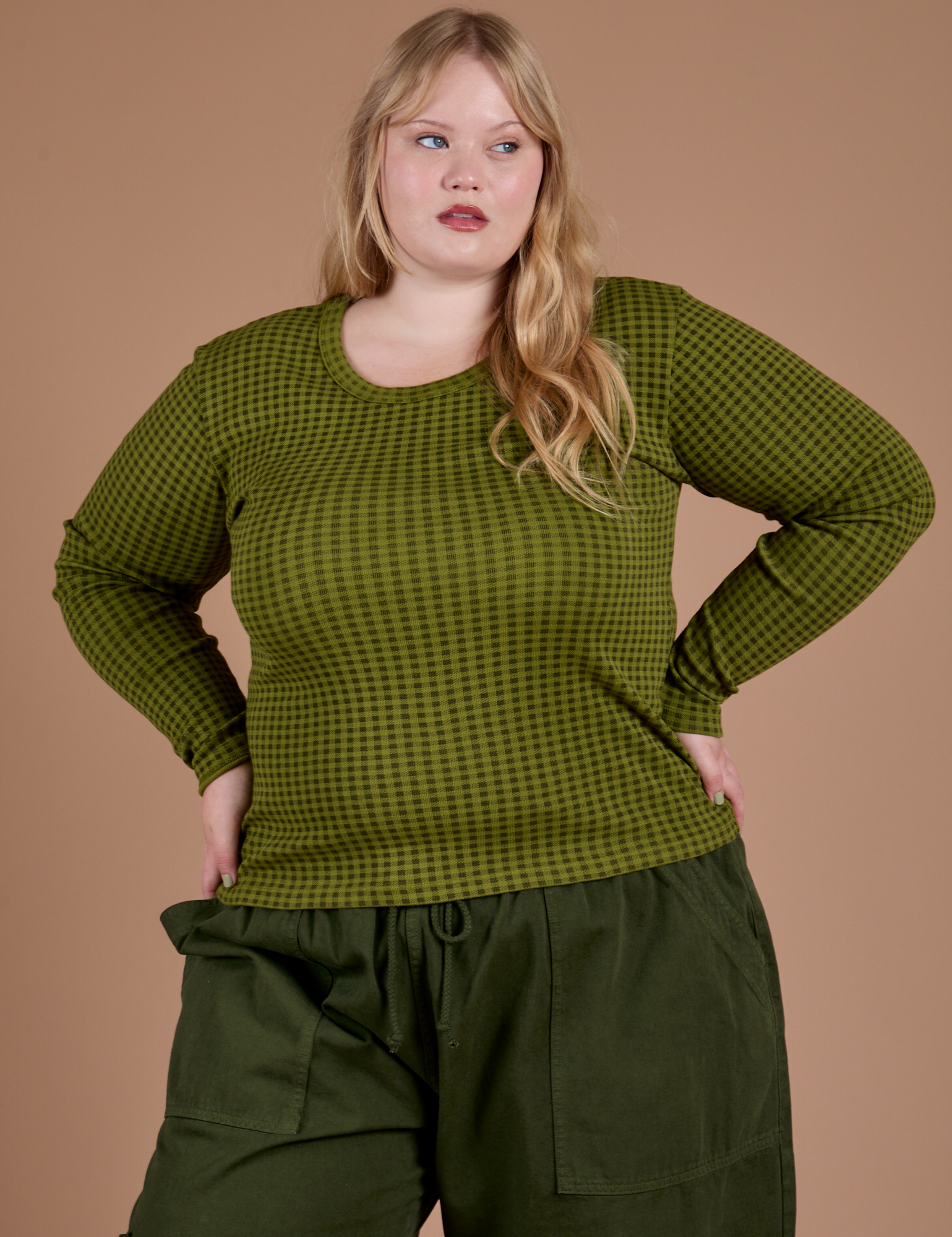 Juliet is 5’7” and wearing L Gingham Long Sleeve Baby Tee in Summer Olive