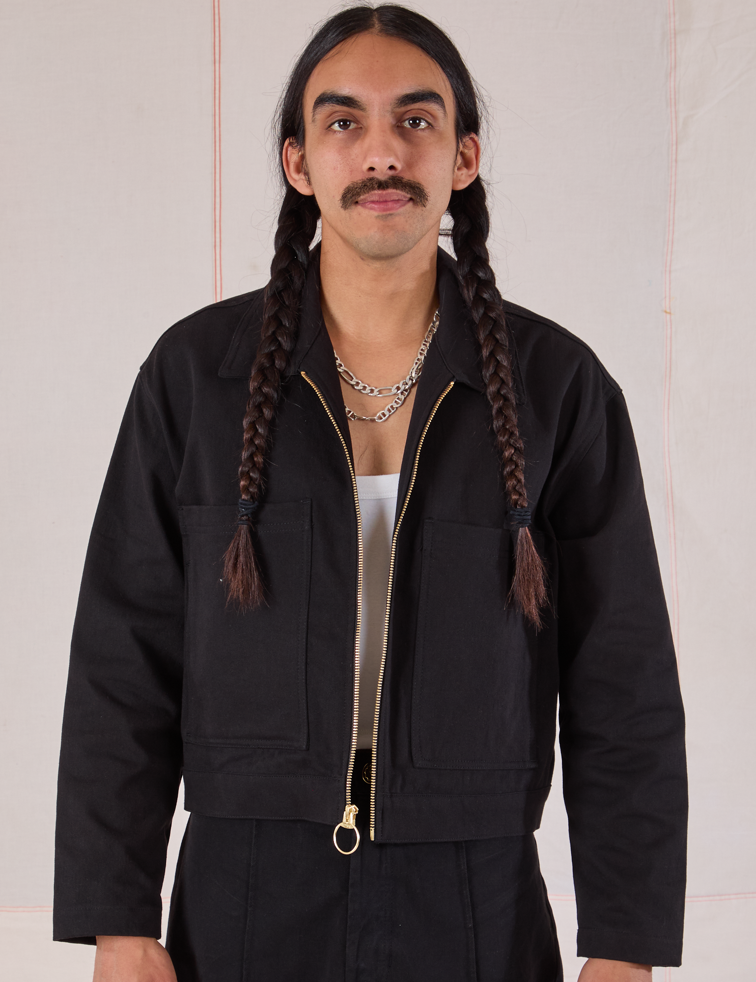 Anthony is 5’10 and wearing S Mechanic Jacket in Basic Black
