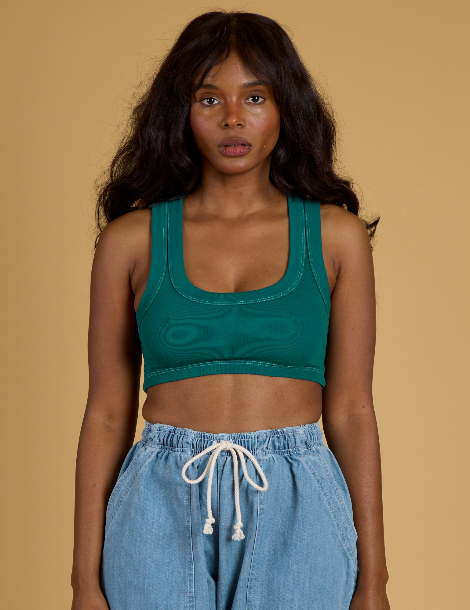 Kandia is 5’3” and wearing P Contrast Stitch Mini Tank in Hunter Green