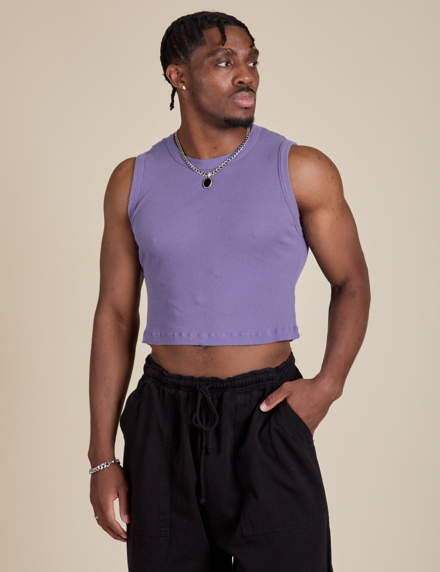 Isaac is 5’10” and wearing S Muscle Tee in Faded Grape