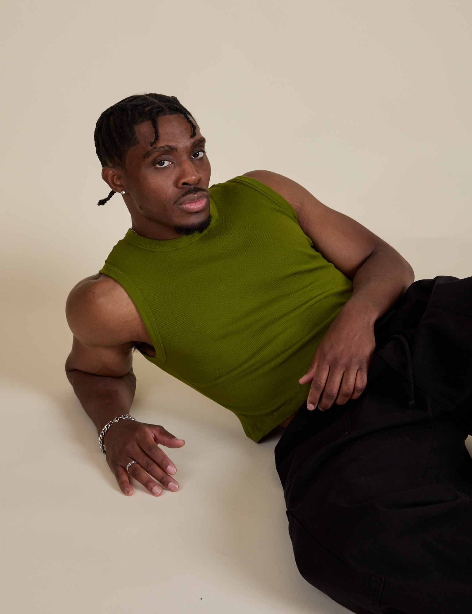 Isaac is 5’10” and wearing S Muscle Tee in Summer Olive