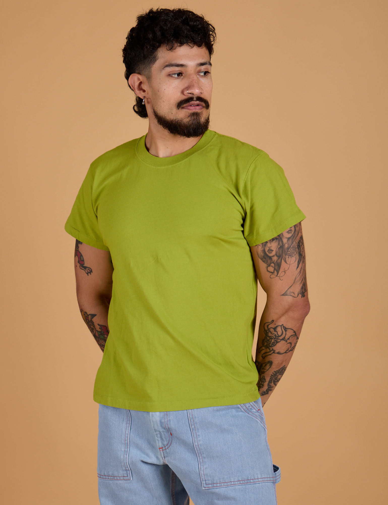 Jesse is 5’8” and wearing S Organic Vintage Tee in Gross Green