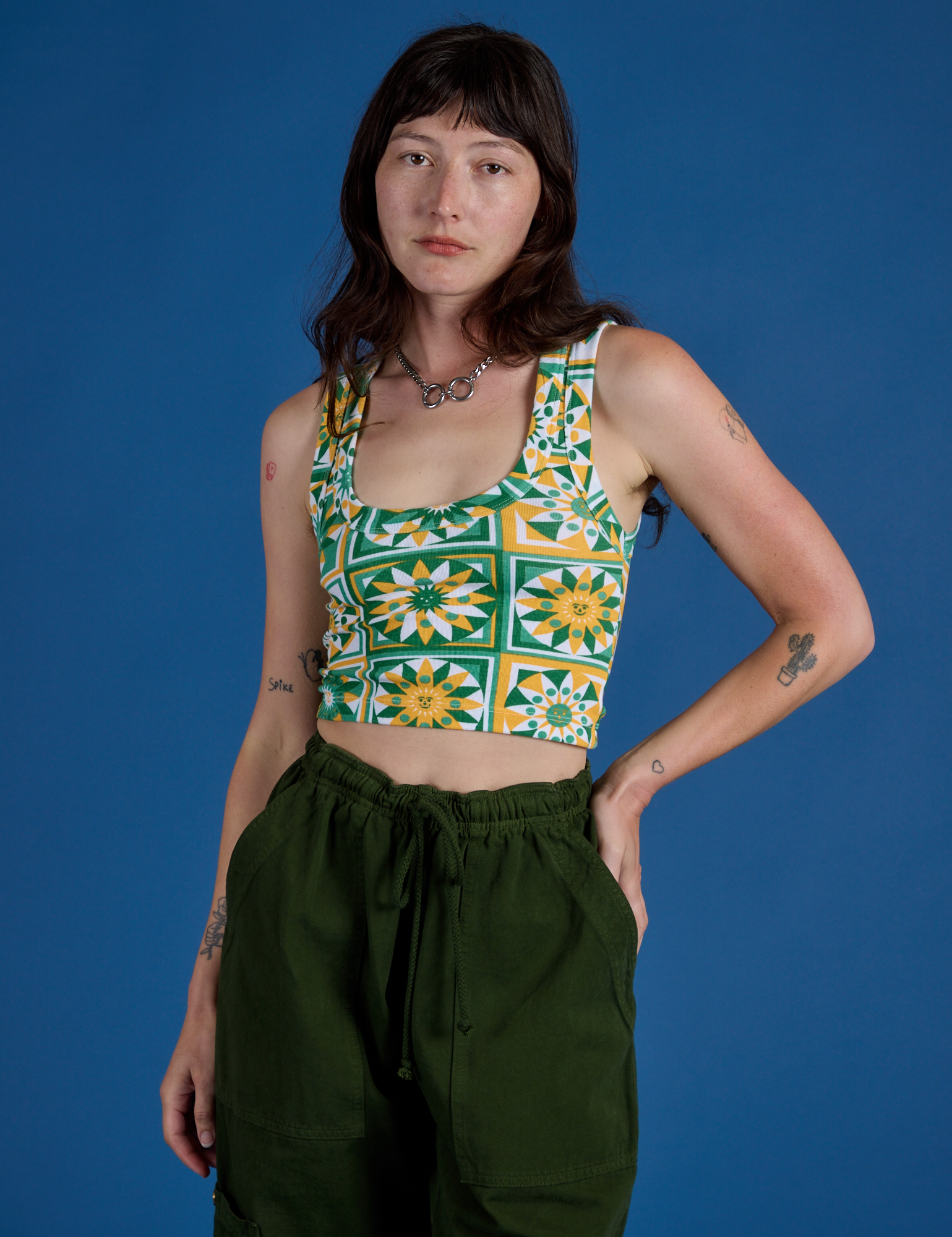 Alex is 5’8” and wearing P Cropped Tank Top in Spring Quilt Print