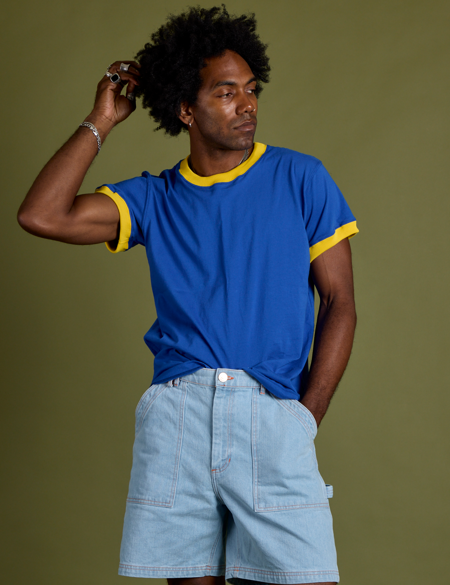 Jerrod is 6’3” and wearing M Vintage Ringer Tee in Royal Blue