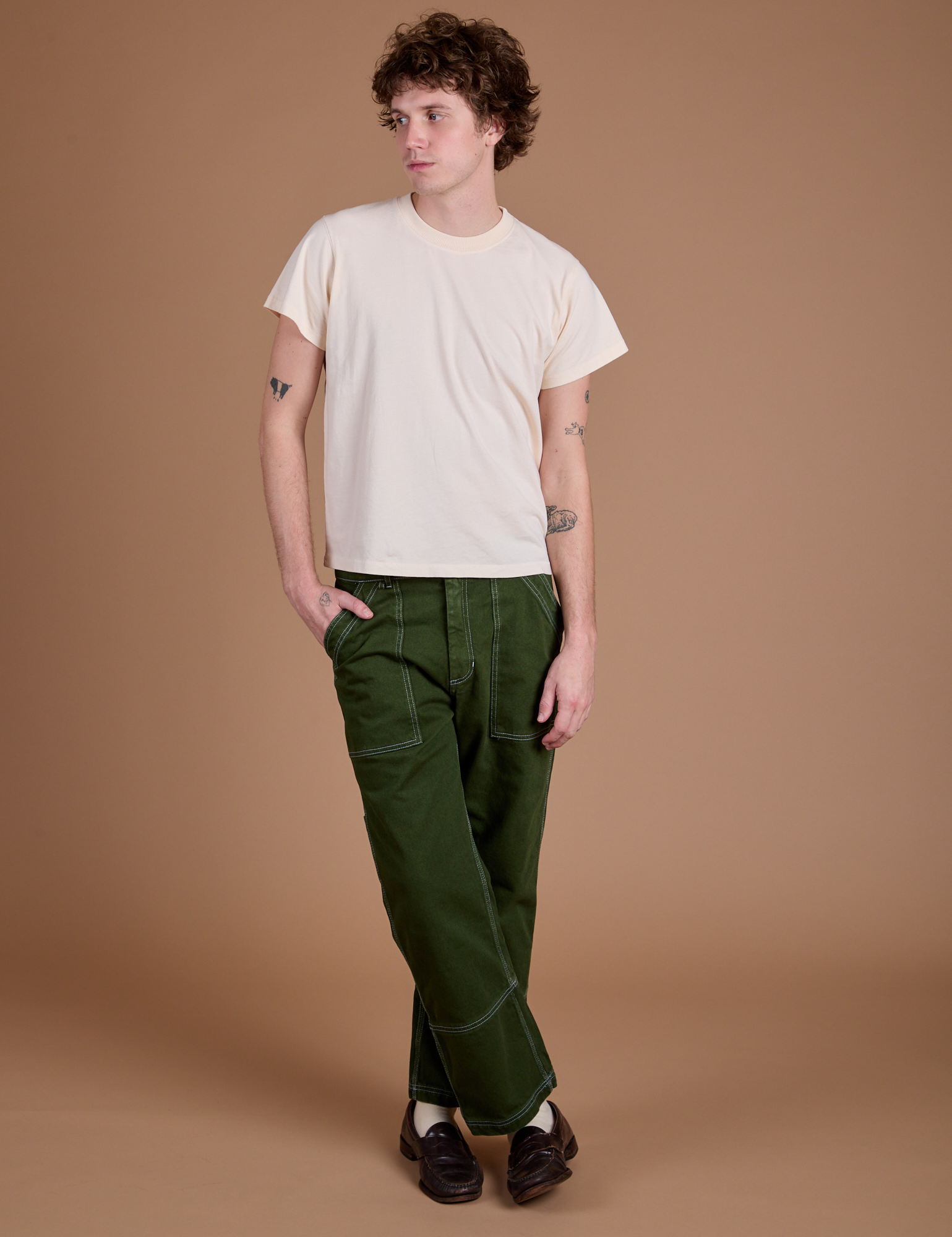 Quinn is wearing Carpenter Jeans in Evergreen and the Organic Vintage Tee in Vintage Tee Off-White