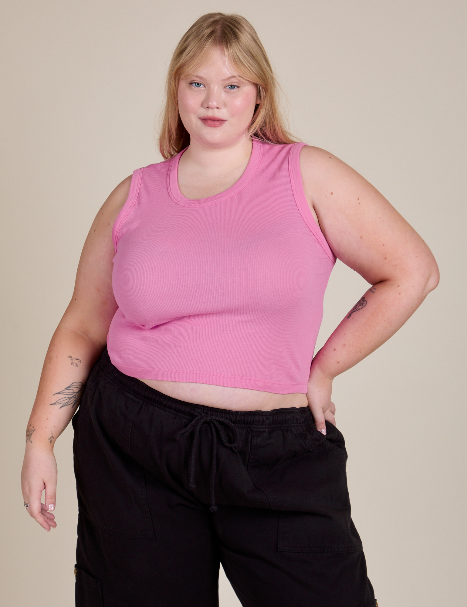 Juliet is 5'7" and wearing L Muscle Tee in Bubblegum Pink
