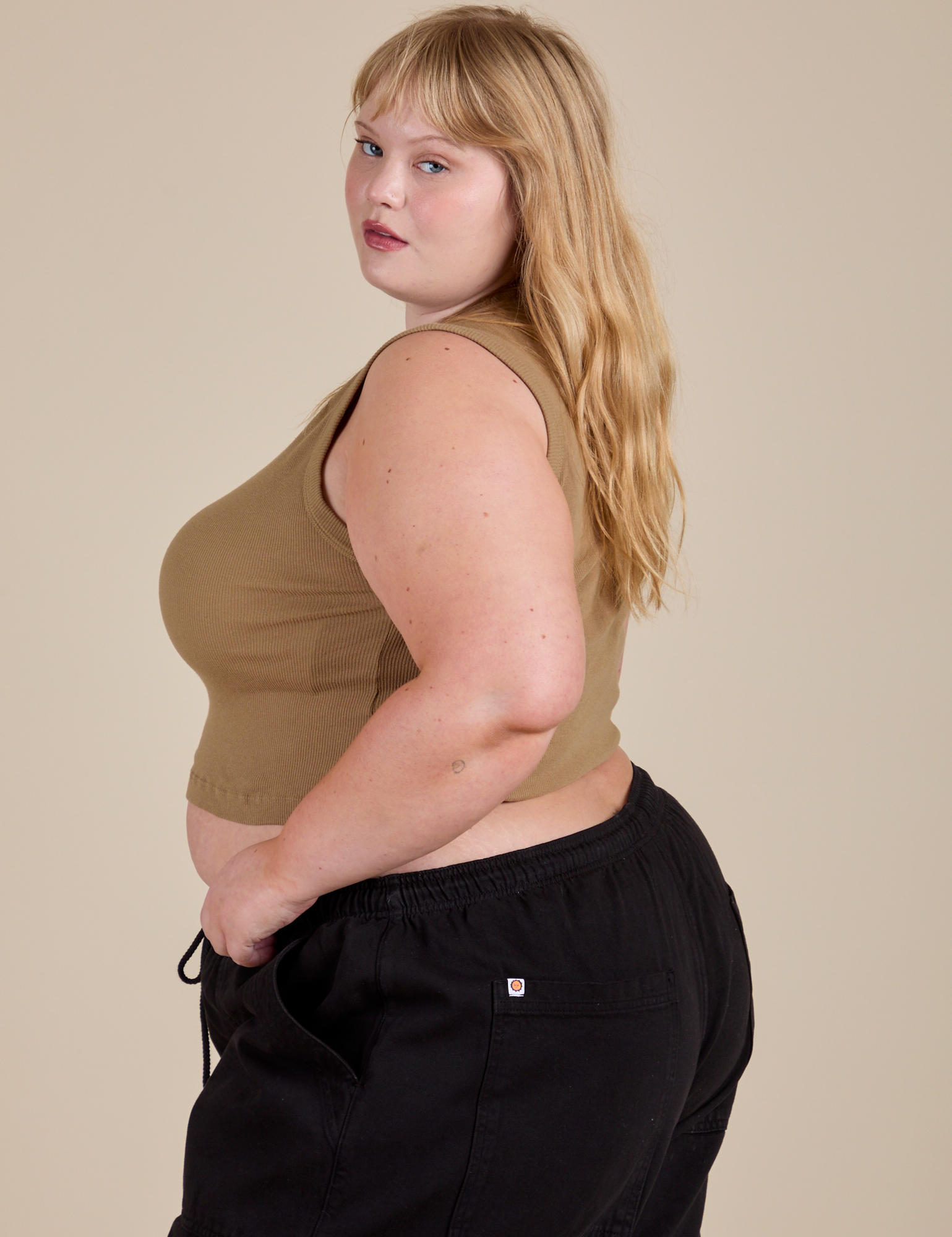 Muscle Tee in Desert Brown side view on Juliet