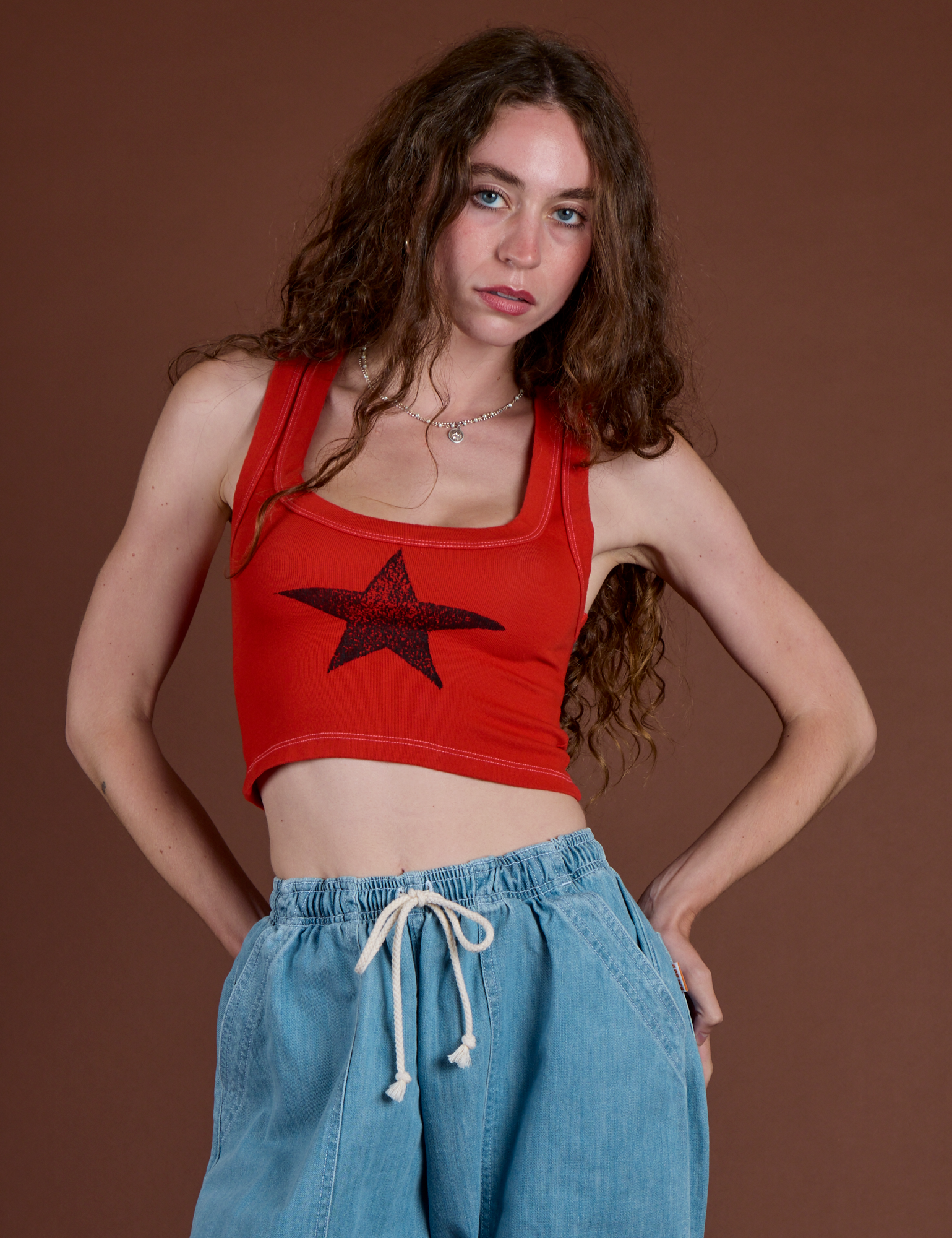 Icon Cropped Tank - Red Star