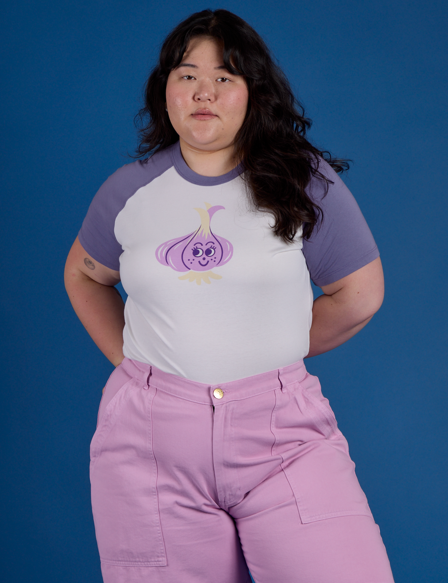 Ashley is 5’7” and wearing XL Produce Raglan Tee in Garlic