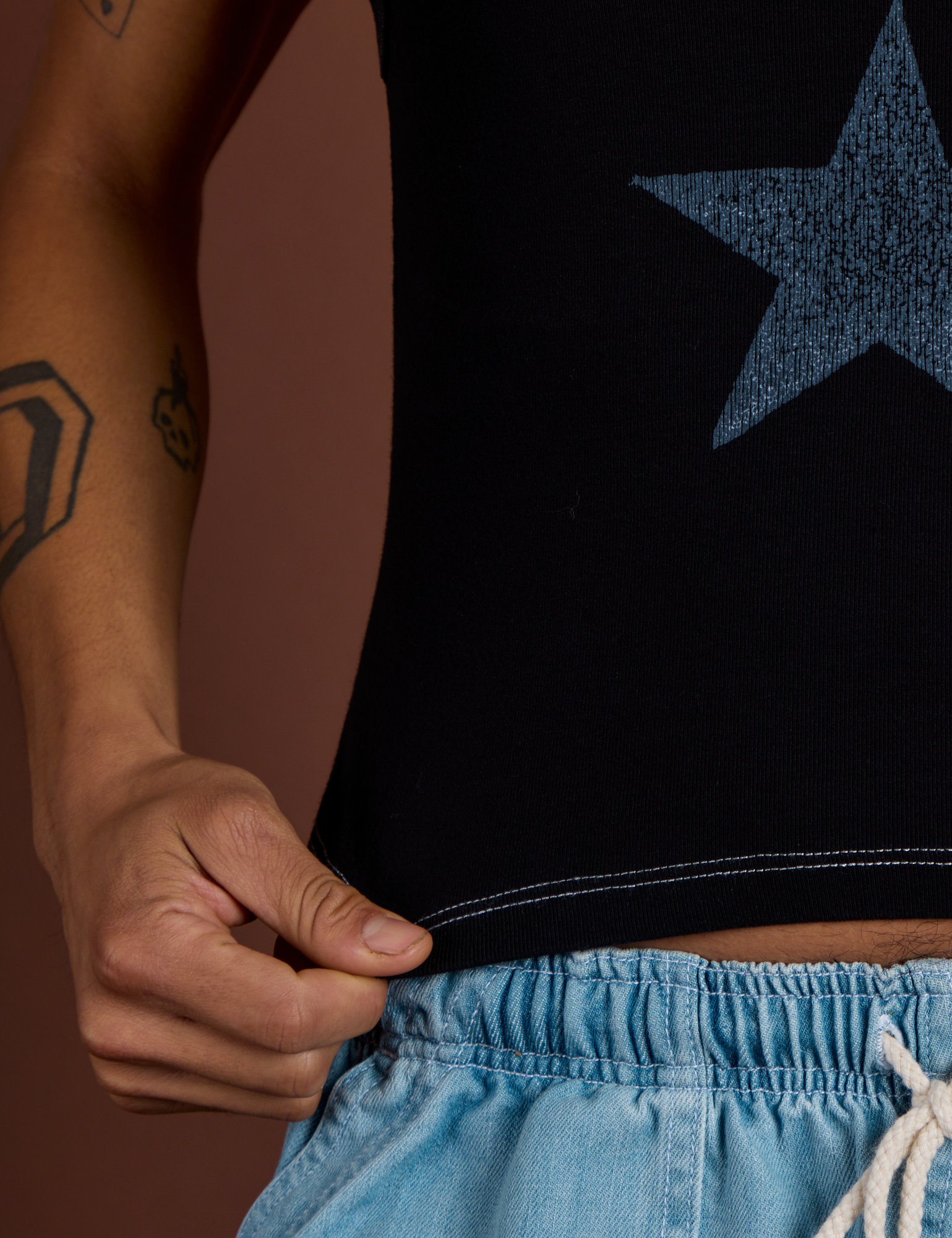 Icon Cropped Tank - Black Star