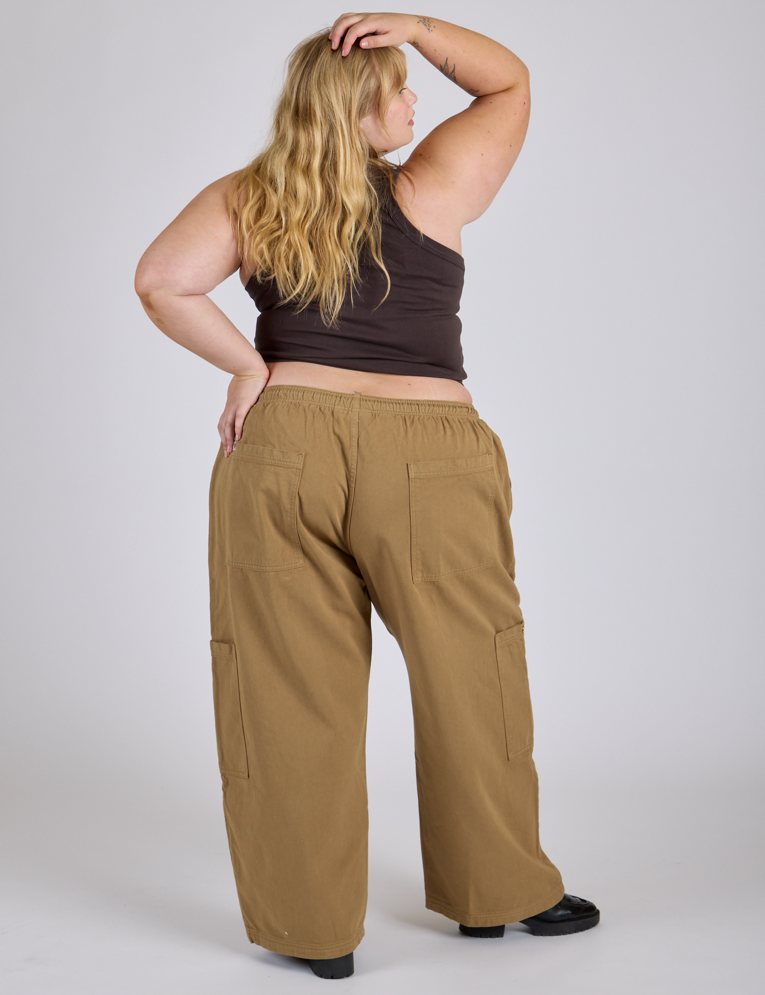 Drop Pocket Cargo Pants in Desert Brown back view on Juliet