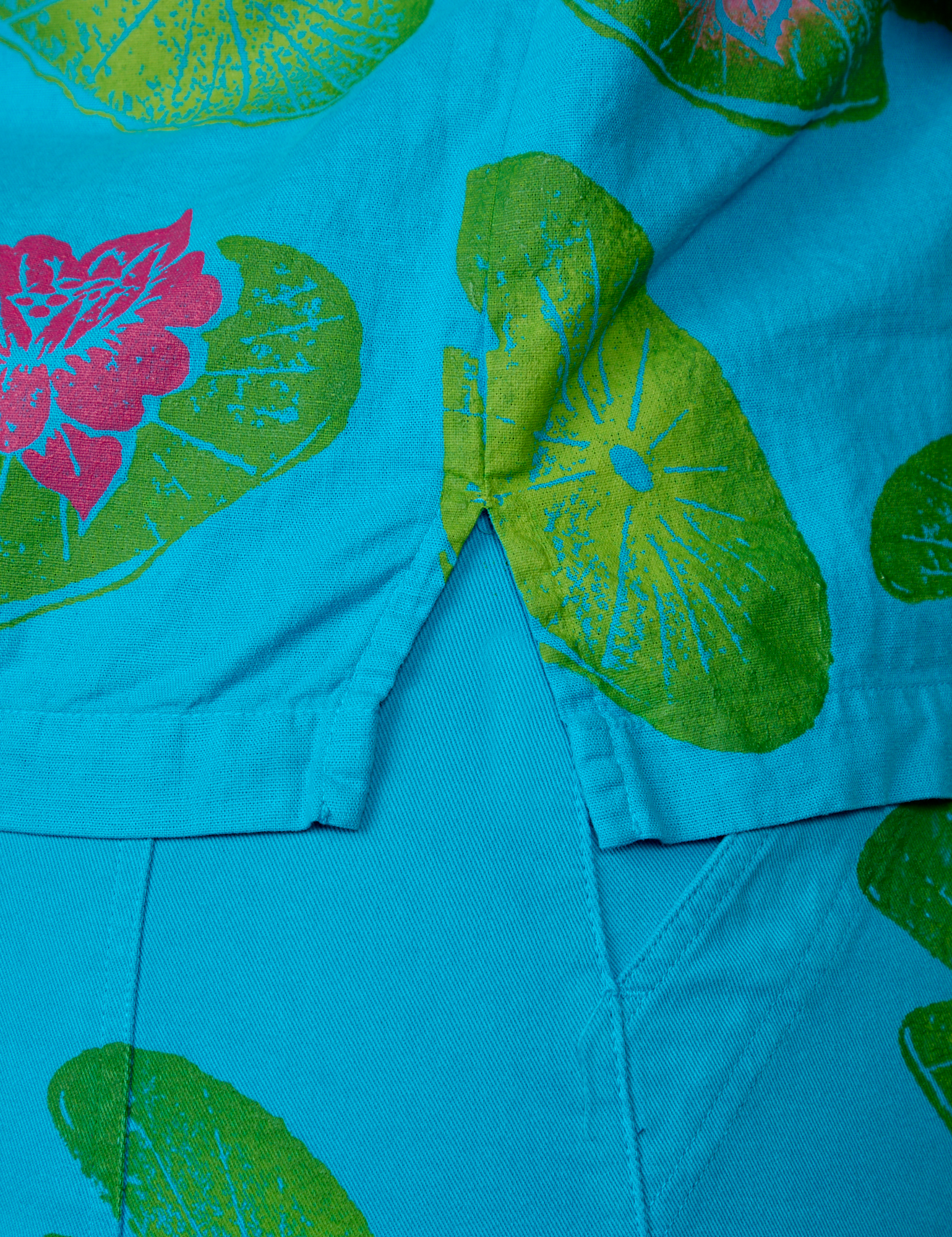 Paintstamped Pantry Button-Up in Lilypad vent close up on Ashley