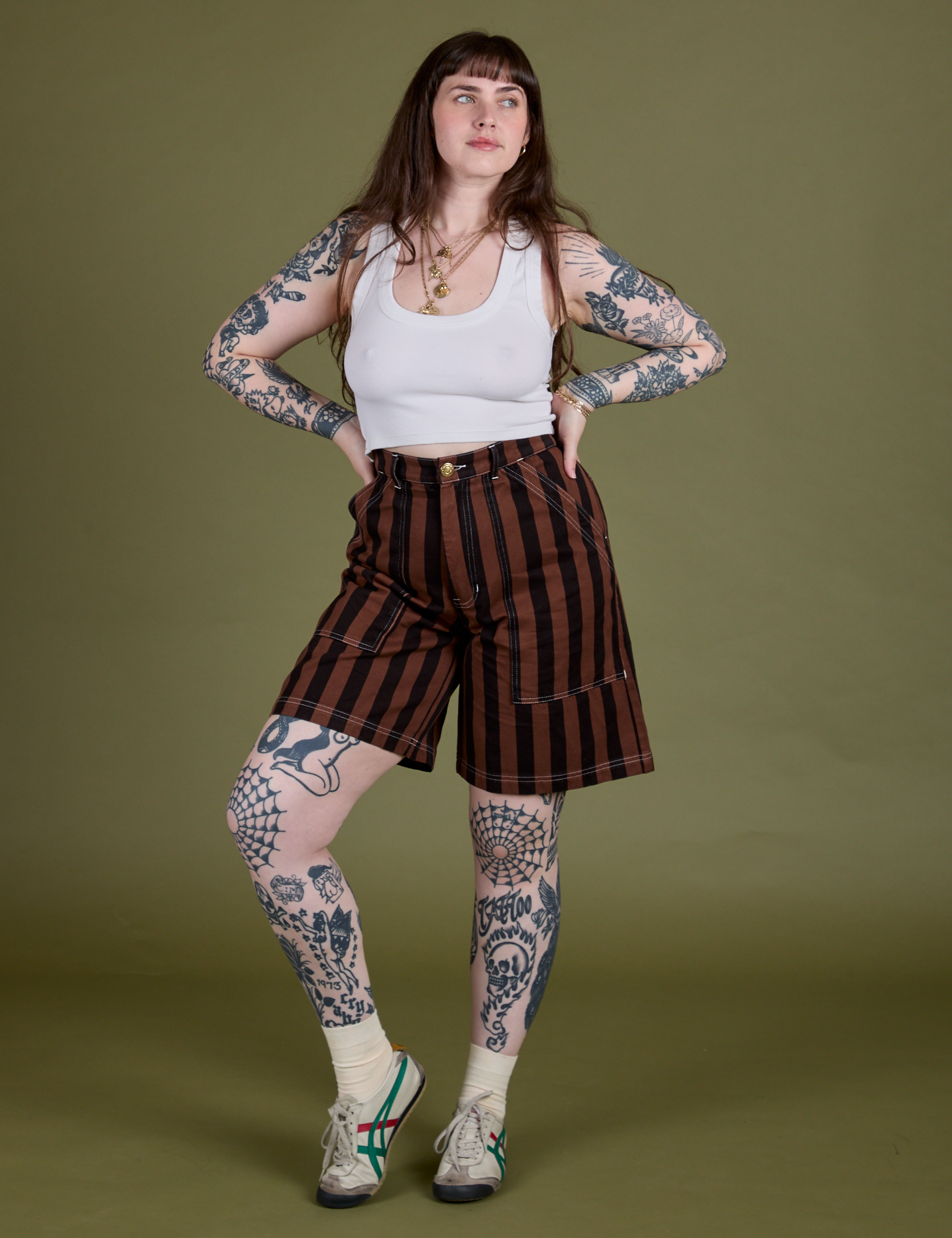 Sydney is 5’9” and wearing S Longline Work Shorts in Fudgesicle Brown paired with vintage tee white Cropped Tank