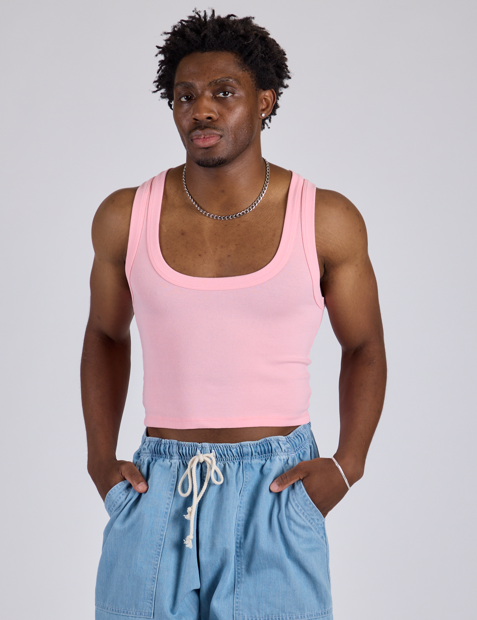 Isaac is 5’10” and wearing M Cropped Tank Top in Baby Pink