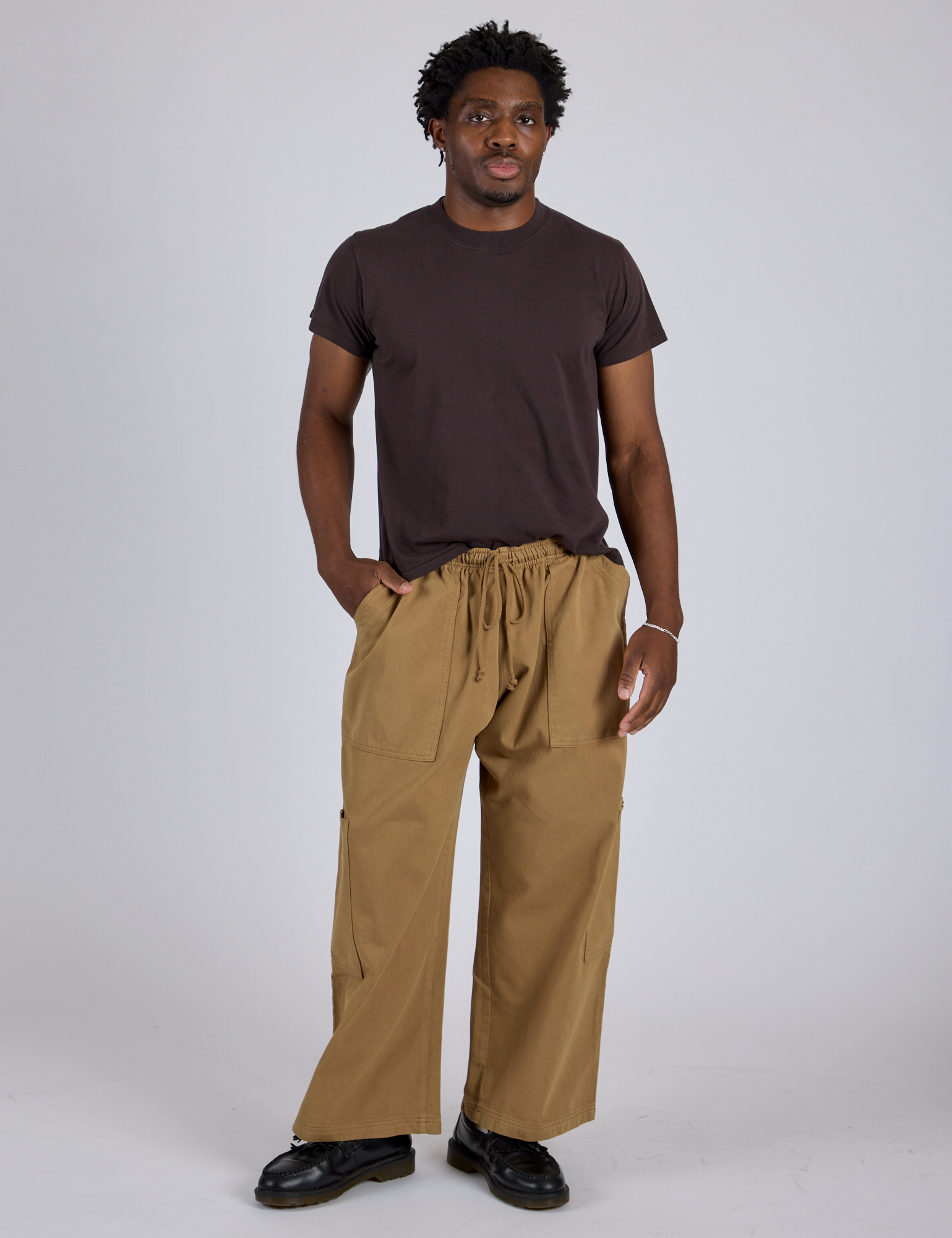 Isaac is 5’10” and wearing M Drop Pocket Cargo Pants in Desert Brown paired with espresso brown Organic Vintage Tee