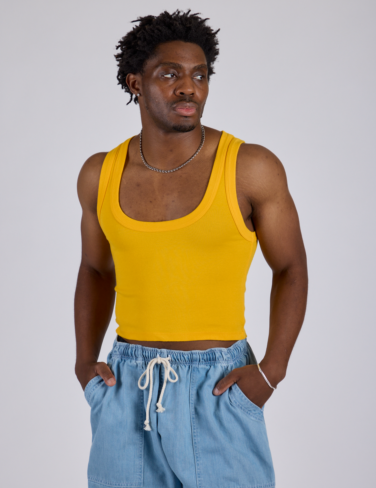 Isaac is 5’10” and wearing M Cropped Tank Top in Sunshine Yellow