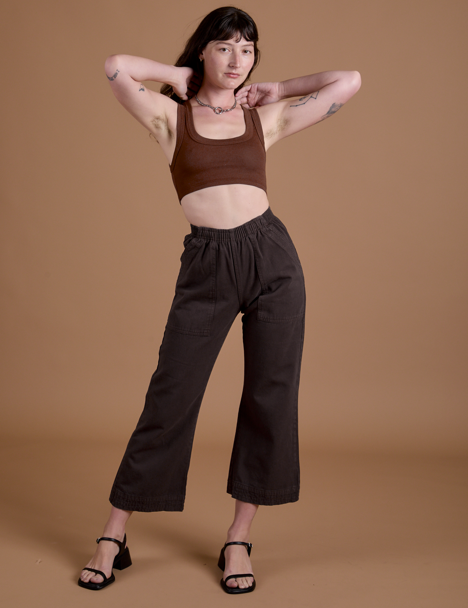 Alex is 5’8” and wearing XXS  Pants in Espresso Brown paired with fudgesicle brown Mini Tank