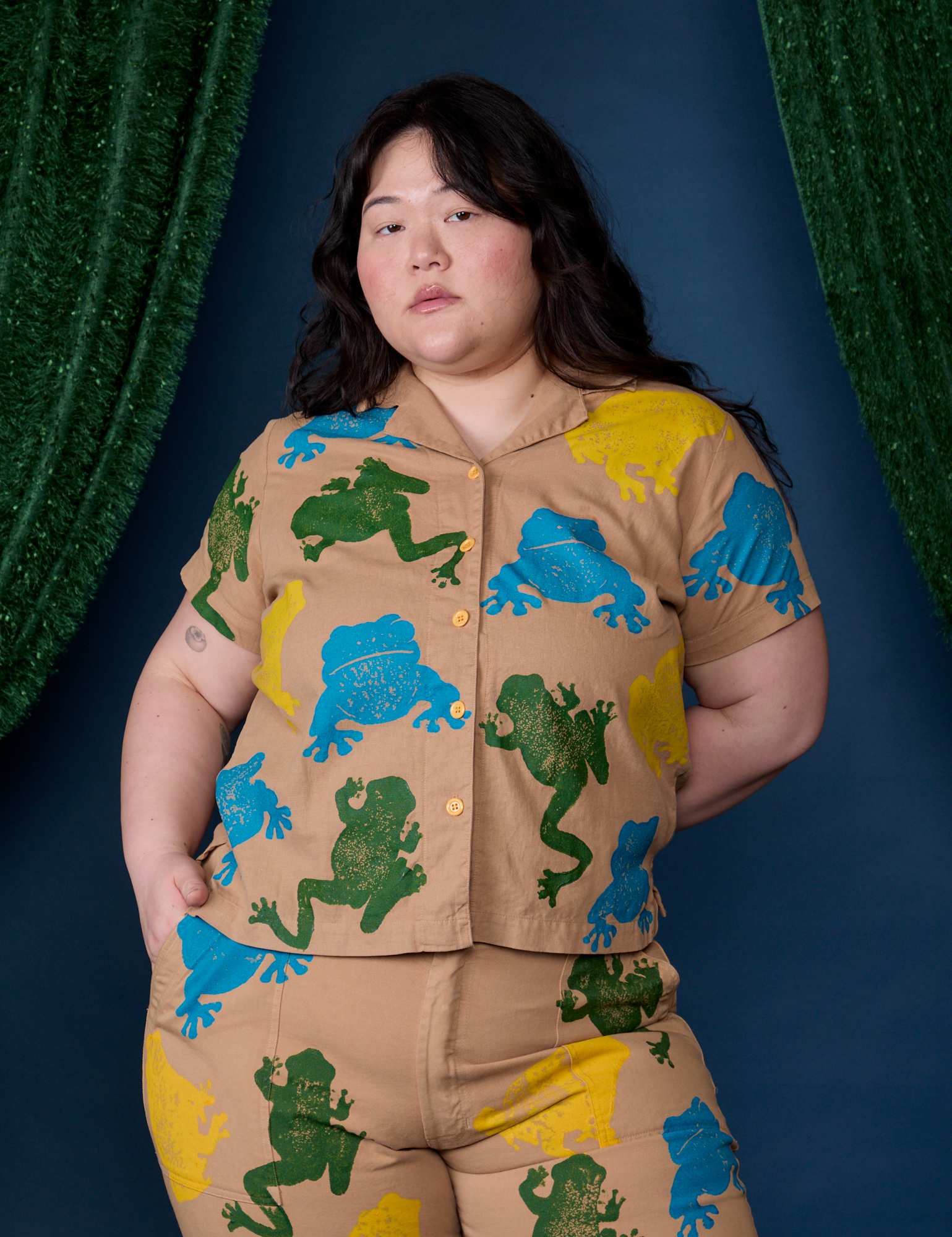 Ashley is wearing a buttoned up Paintstamped Pantry Button-Up in Froggy