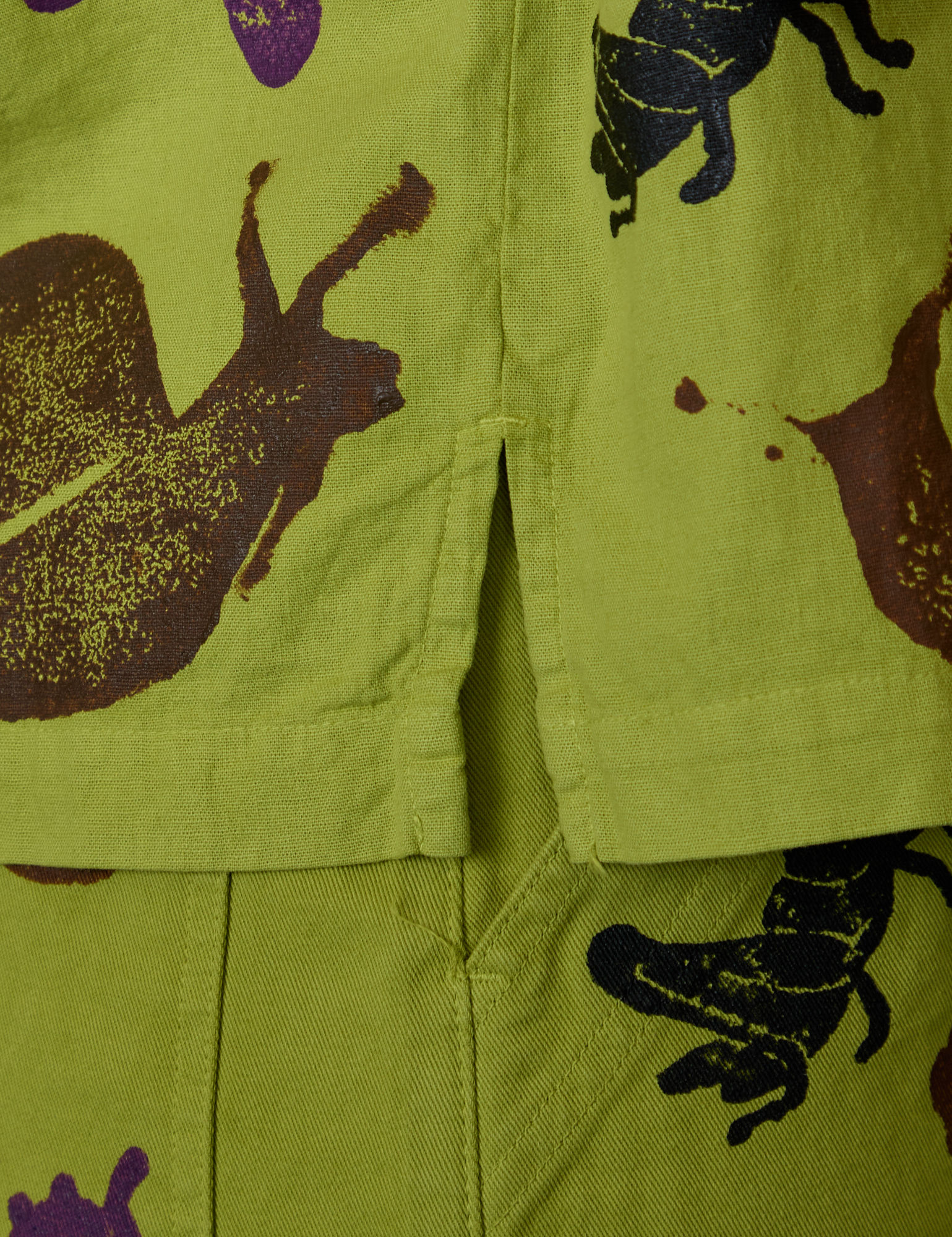 Paintstamped Pantry Button-Up in Big Bug close up of side vent on Kandia