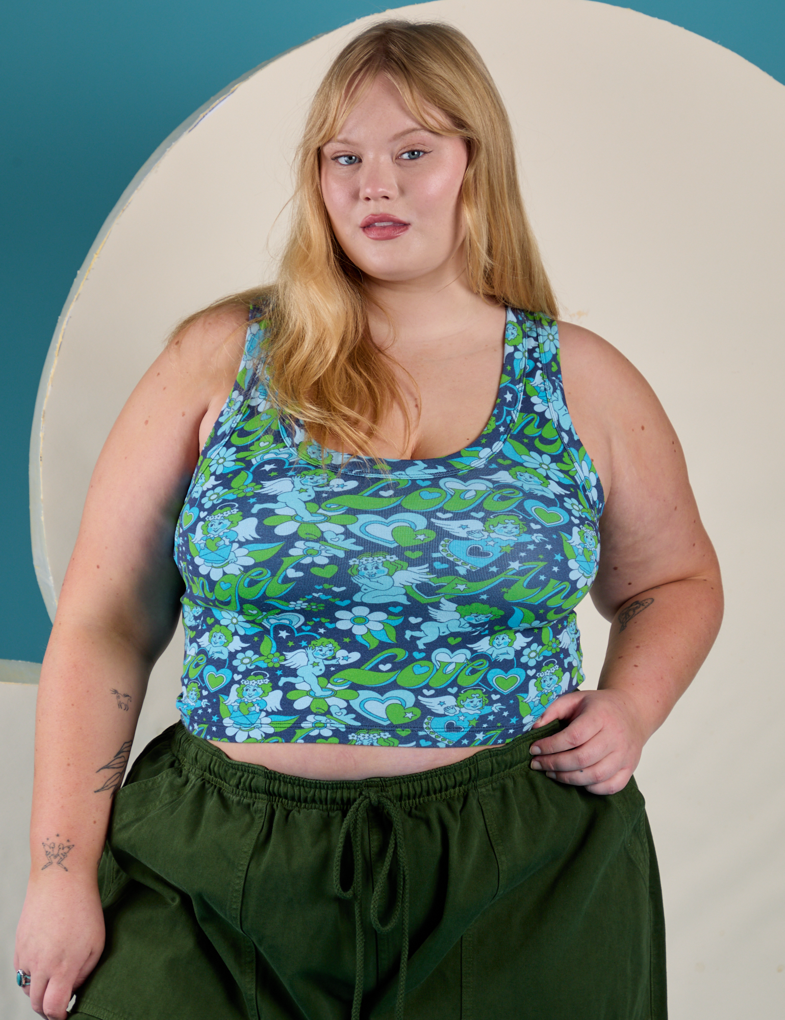 Juliet is 5’7” and wearing L Cropped Tank Top in Angel Print