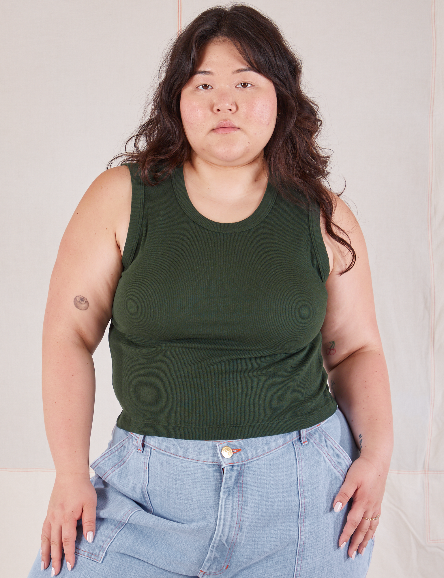 Ashley is 5’7” and wearing XL Muscle Tee in Swamp Green