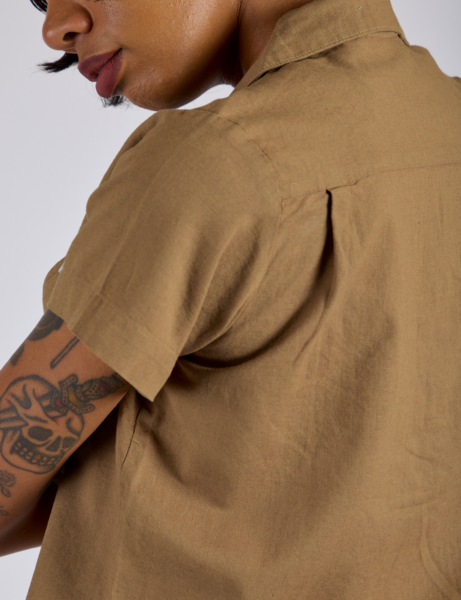 Pantry Button-Up in Desert Brown back shoulder close up on Kira