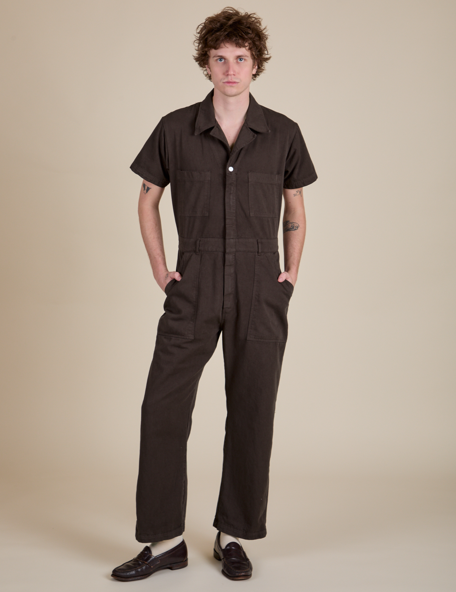 Quinn is 6'3" and wearing L Short Sleeve Jumpsuit in Espresso Brown