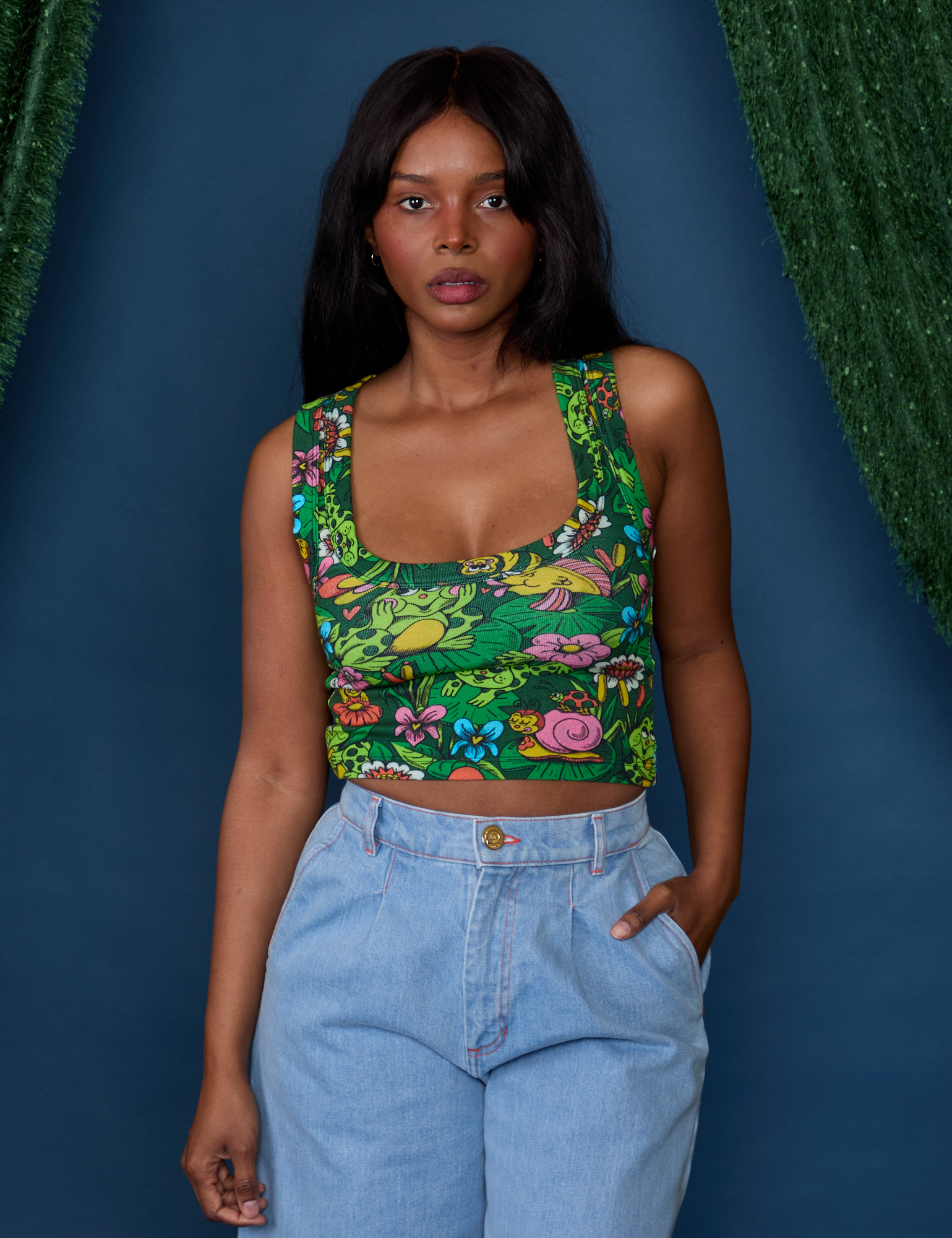 Kandia is 5'3" and wearing P Cropped Tank Top in Pond Party