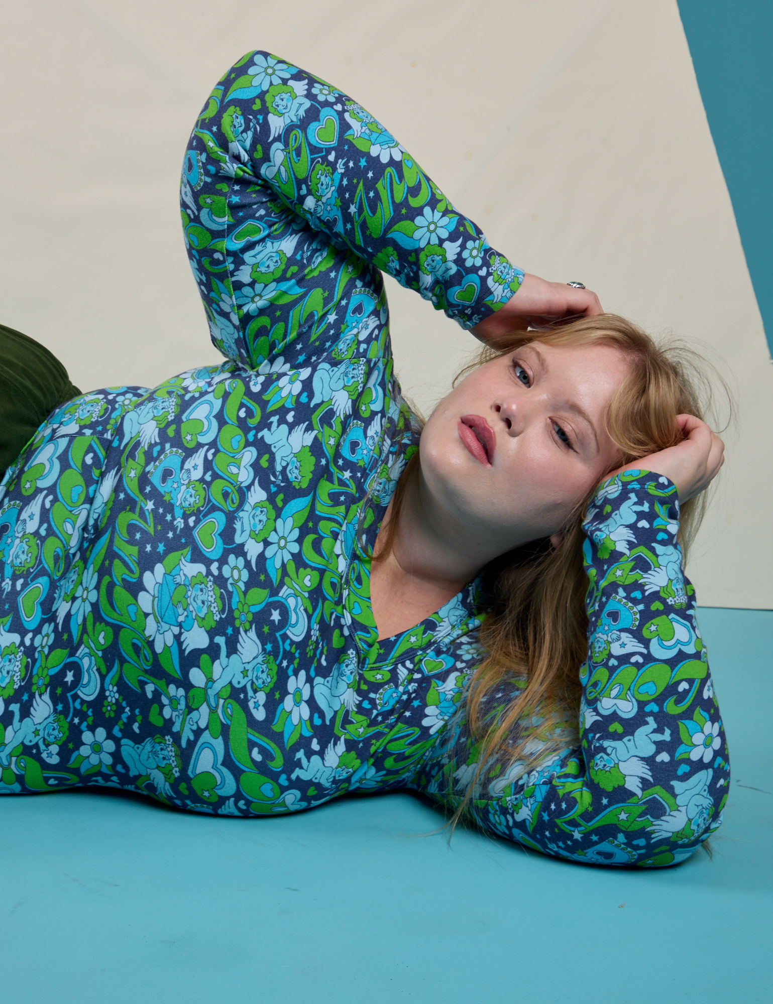 Long Sleeve Baby Tee in Angel Print worn by Juliet