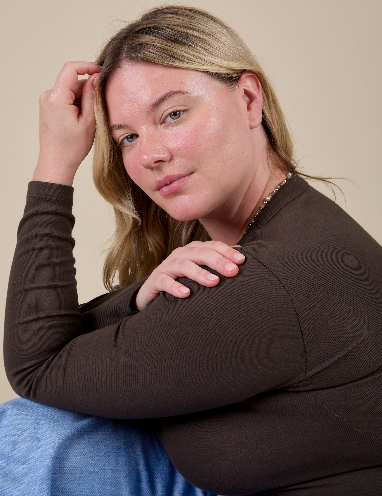 Lish is wearing Long Sleeve Baby Tee in Espresso Brown