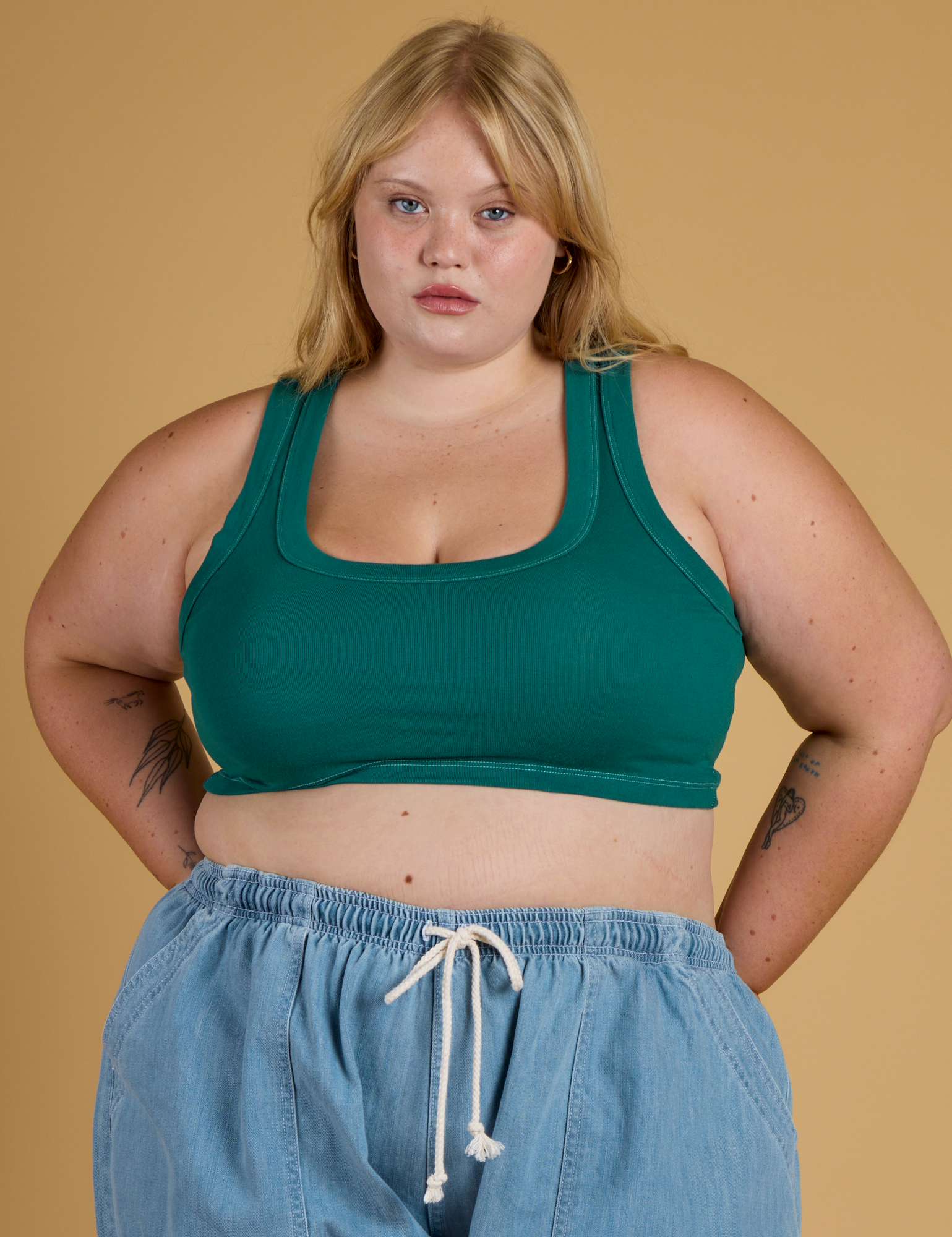 Juliet is 5’7” and wearing L Contrast Stitch Mini Tank in Hunter Green