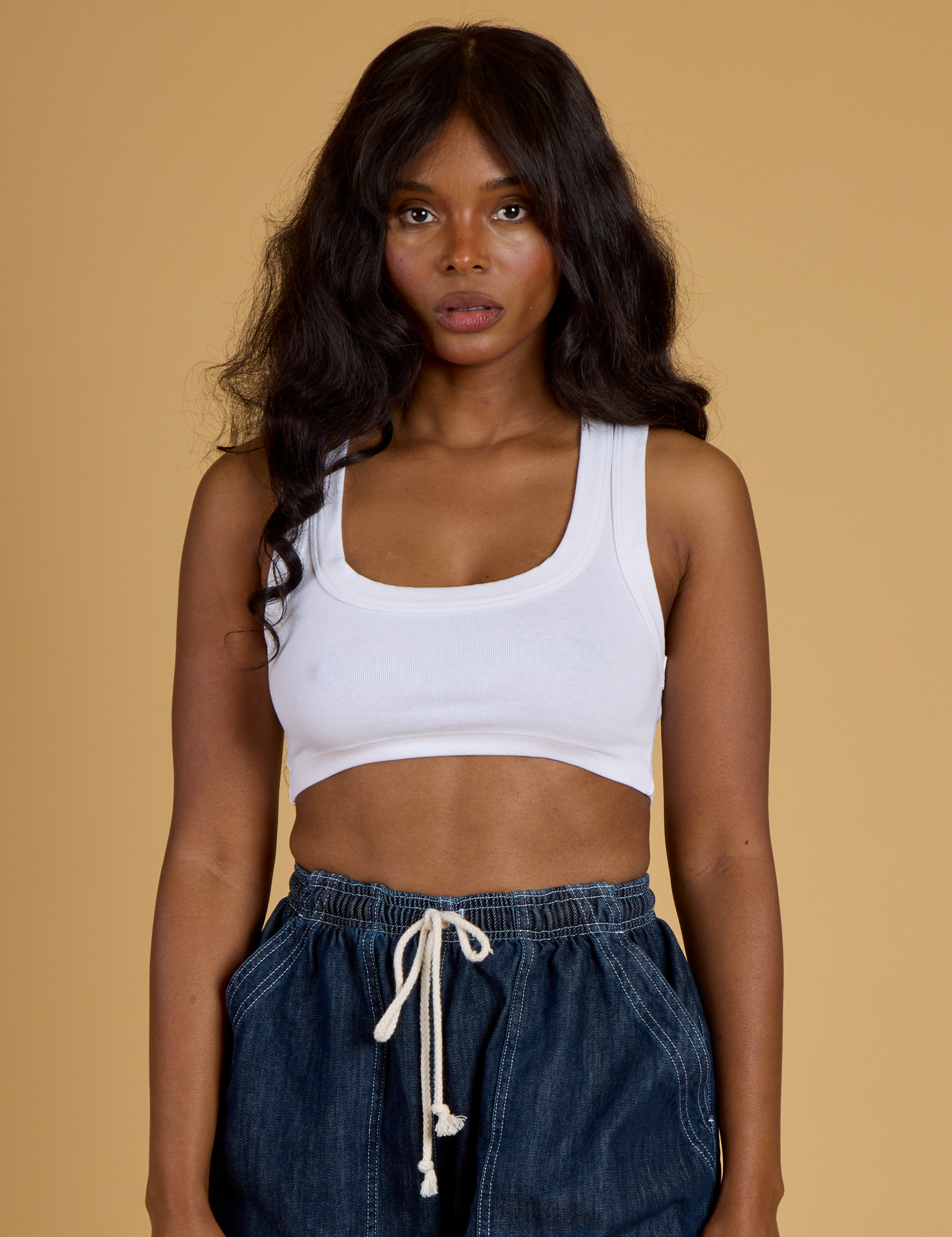 Kandia is 5’3” and wearing P Contrast Stitch Mini Tank in Vintage Tee White