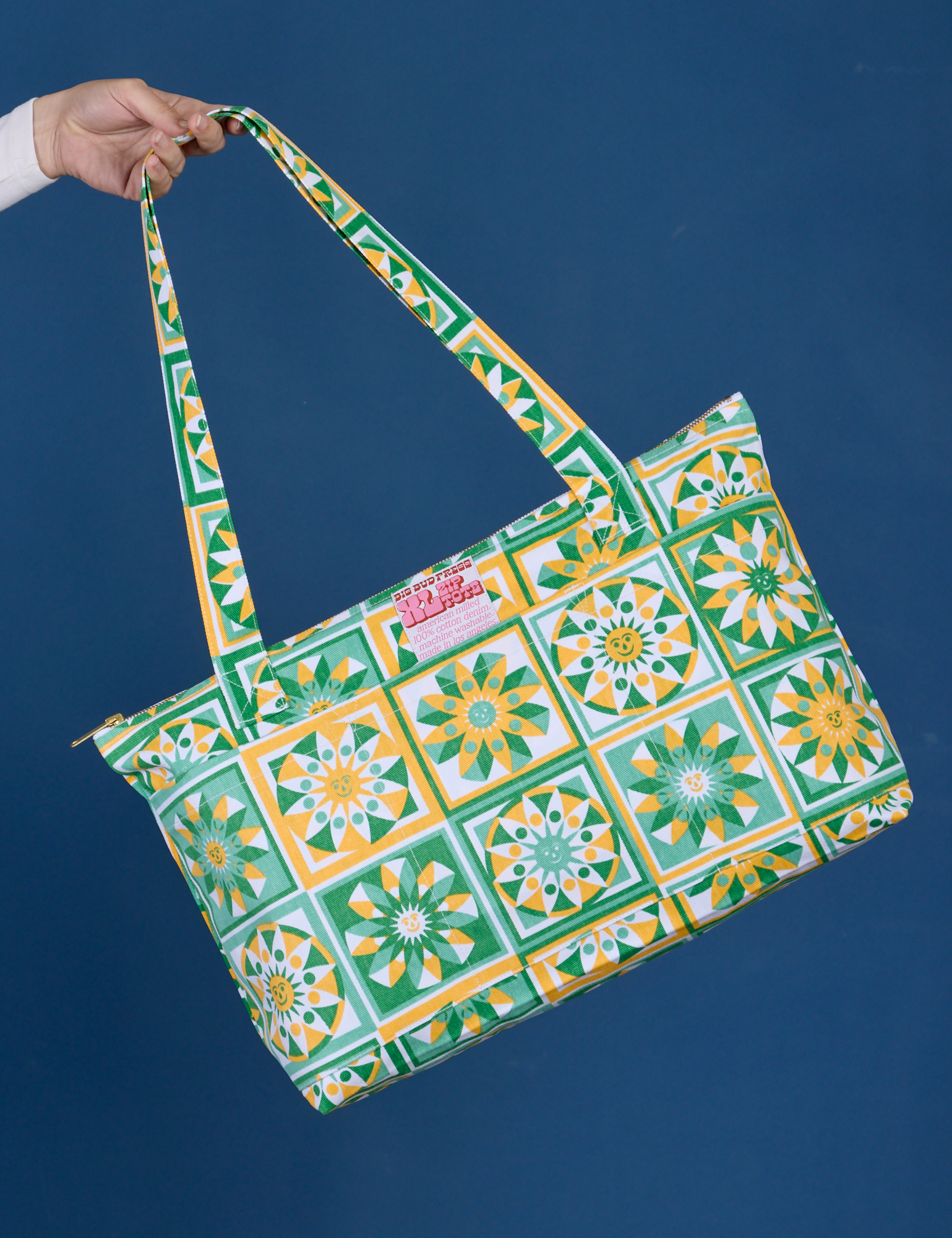 Spring Quilt Printed XL Zip Tote held by model