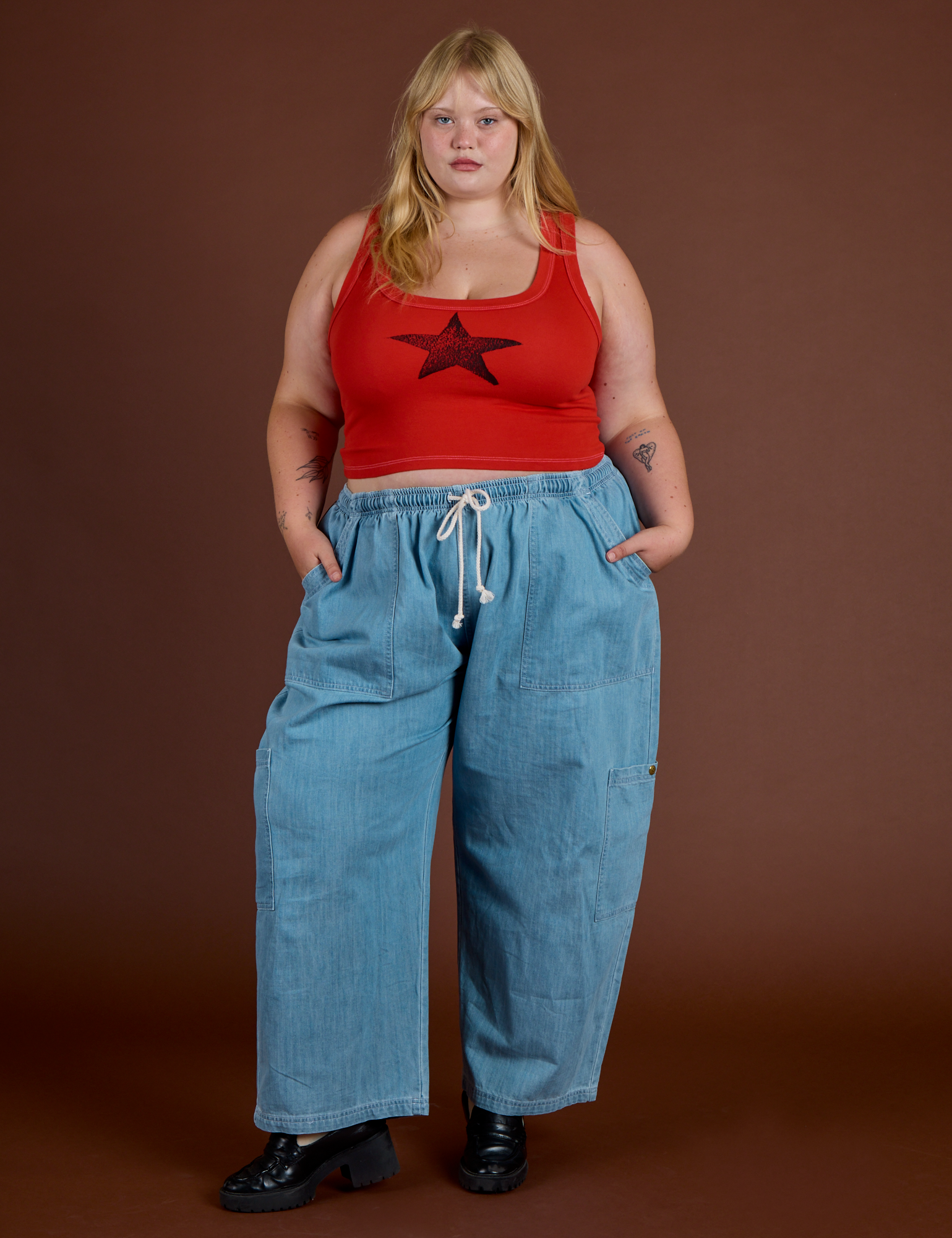 Icon Cropped Tank - Red Star