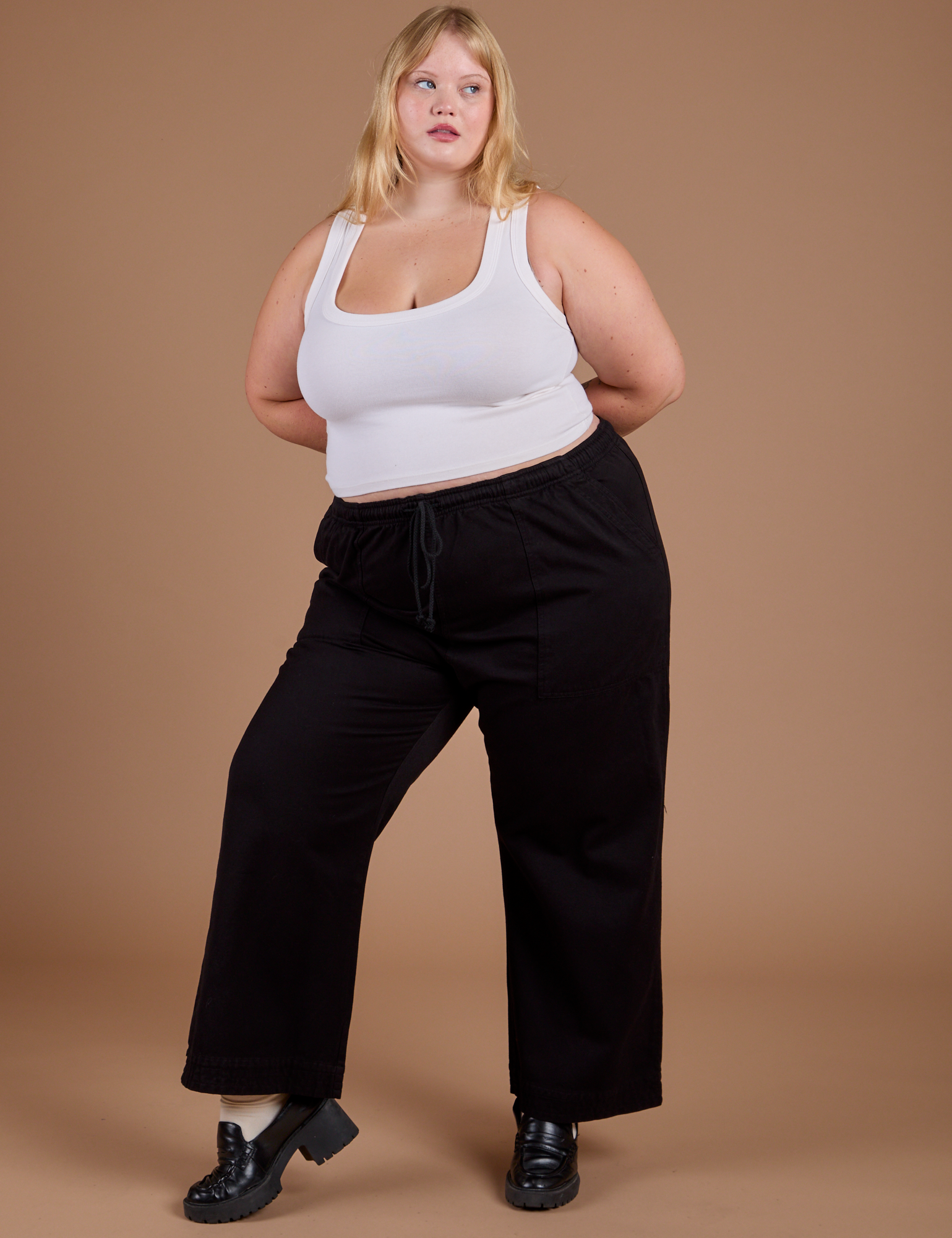 Juliet is 5'8" and wearing 1XL Organic Action Pants in Basic Black
