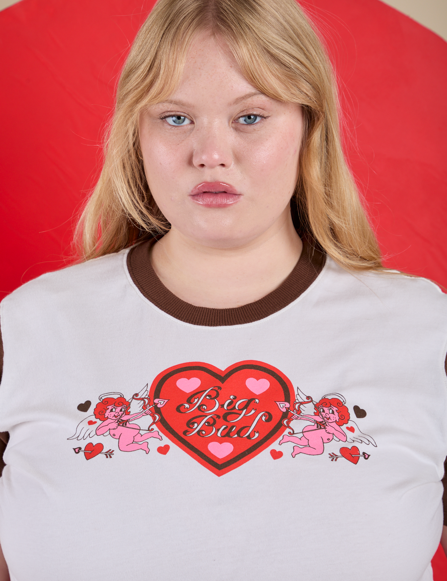 Vintage Tee in Love Big Bud close up on Juliet