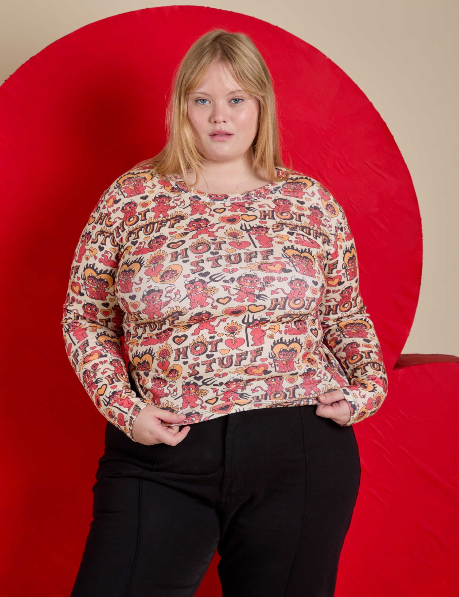 Juliet is 5’7” and wearing L Long Sleeve Baby Tee in Hot Stuff Print